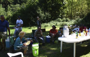 ...nous voilà bien installés.... pour la pause de midi ! 