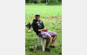 Petite pose avant le pique-nique (z'avez vu : Raph a mis des antennes pour radio-guider ses flèches !)