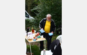 Notre Président d'Honneur à la préparation de la pause de midi