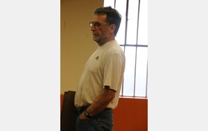 Alain (le Président)… préside.