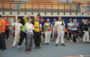 Des archers très attentifs aux duels en train de se dérouler...