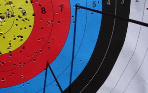 …. bon sang mais c'est bien sûr ! 
Il gagne la meilleure flèche avec un 7...