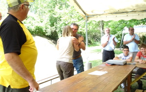 Et enfin la récompense suprême pour notre Roy à 50m, avec la bise qu'il attendait avec impatience depuis bientôt un 1/4 d'heure !