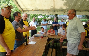 Hommage à Michel qui quitte notre club cette saison après des années de tir, d'implications et de responsabilités au sein de notre structure. 
Merci pour tout Michel, et à bientôt j'espère !