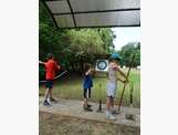Trop jeunes pour l'apéro… mais déjà mûrs pour un apprentissage du tir à l'arc ?